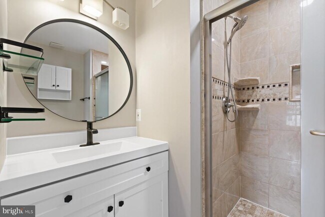 Building Photo - 6187 Green Hollow Ct