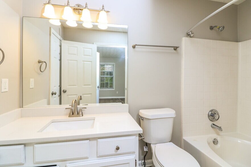 Building Photo - 252 Hillcrest Ridge