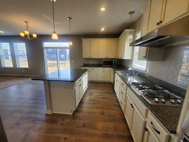 Building Photo - 5 BR 3 BA Single Family Home in North Hugo Minneapolis