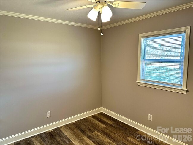 Building Photo - 2121 Charlotte Hwy