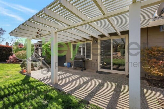 Building Photo - 6359 Edgewood Way