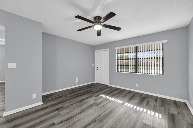 Building Photo - 1565 W 28th St