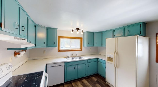 Building Photo - 3- Bedroom Home in Sparta