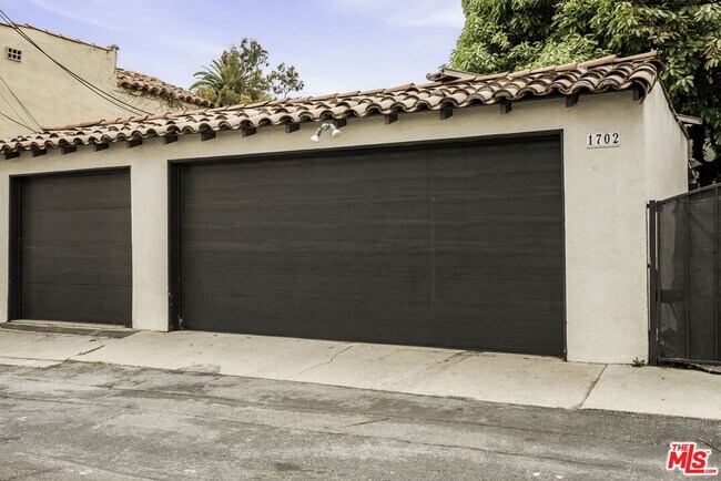 Building Photo - 1702 Idaho Ave