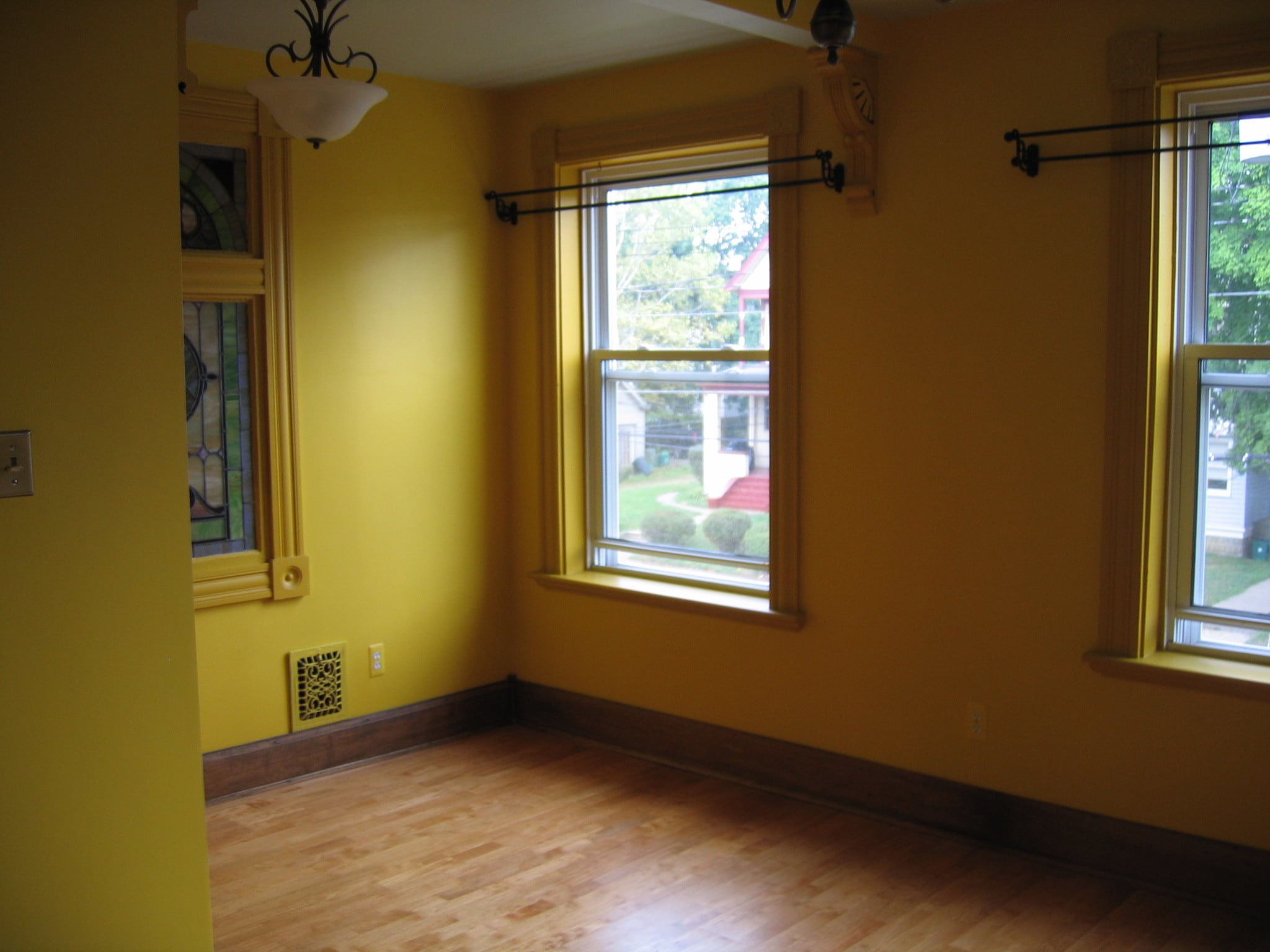 Building Photo - 719 Savannah Ave