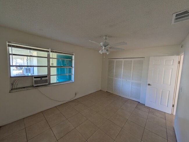 Building Photo - Charming 2-Bedroom Lake Worth Apartment – Water Included!