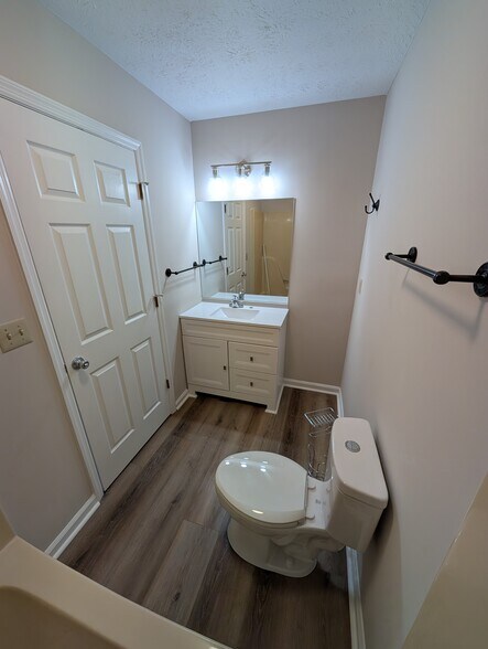 Building Photo - 124 Pepper Grove Dr