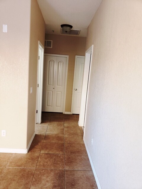 Building Photo - *PENDING APP* Townhome, single story