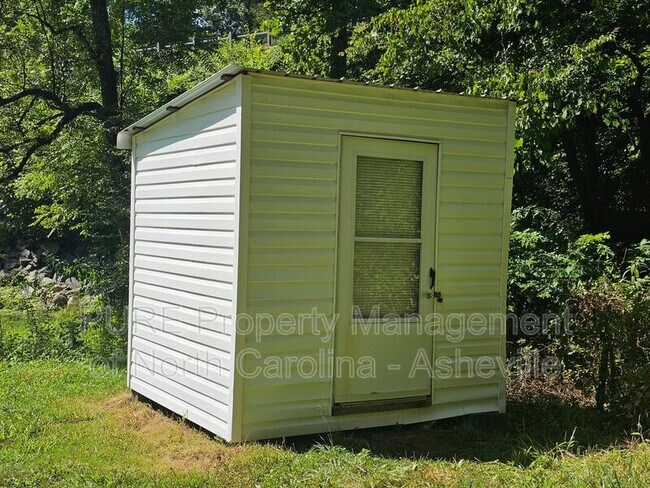 Building Photo - 3875 Old Fort Sugar Hill Rd