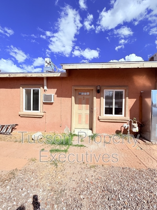 Building Photo - 208 W Ventura St