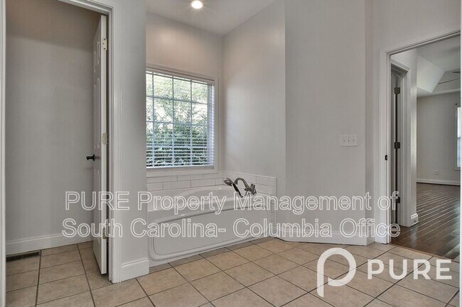 Building Photo - 4 Hunters Pond Dr
