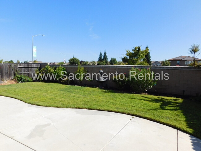 Building Photo - Very Nice Updated 4bd/3ba Rancho Cordova H...