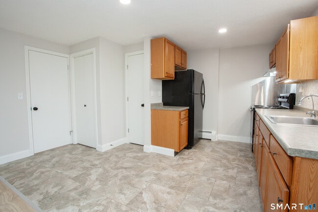 Building Photo - 366 Albany Turnpike