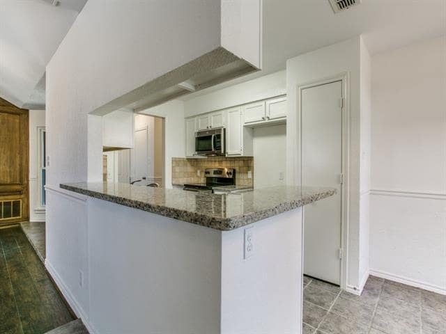 Building Photo - 2411 Bayberry Ln