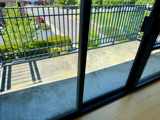 Building Photo - Architecturally Significant High End Unit-...