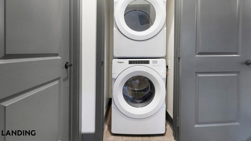 Building Photo - 944 Broadcast Pl