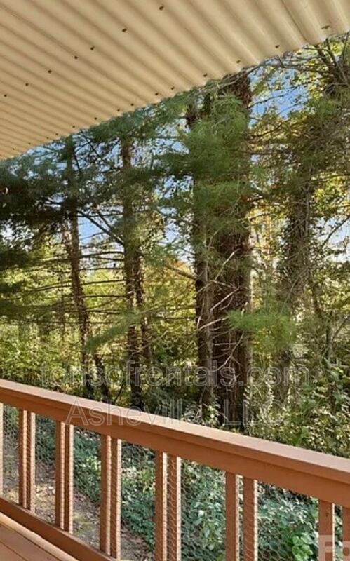 Building Photo - 581 Courtwood Ln