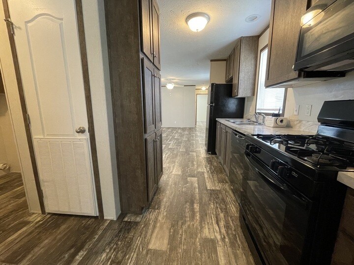 Building Photo - 16035 Villaire Ave