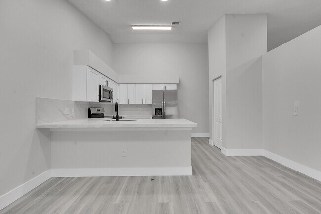 Building Photo - 13048 Meadowbreeze Dr