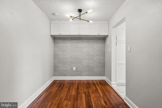 Building Photo - 7630 Tomlinson Ave