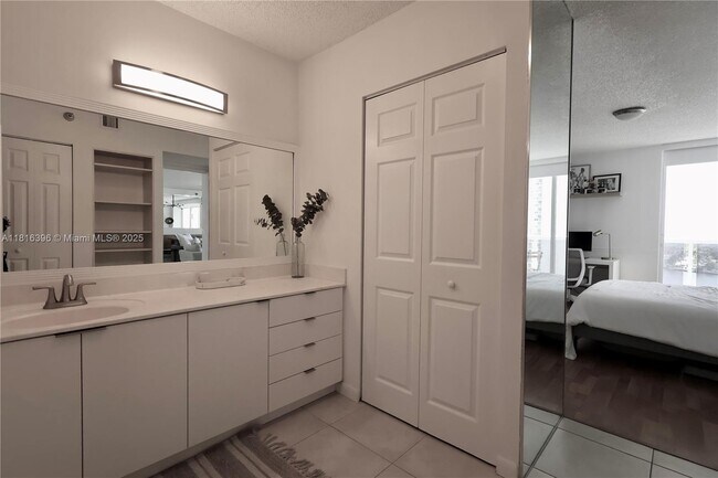 Building Photo - 20505 E Country Club Dr