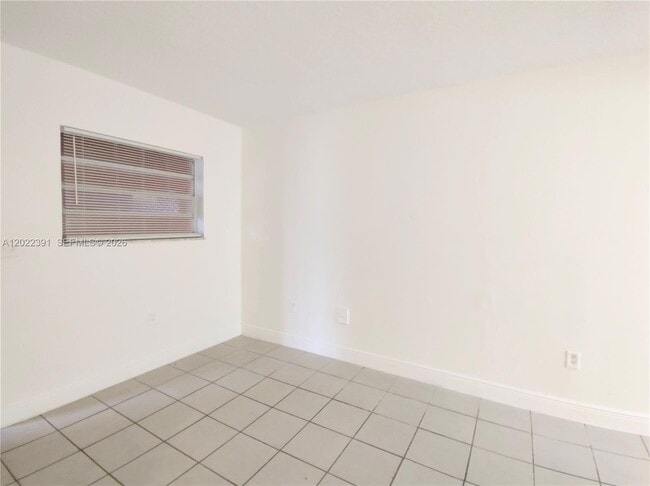 Building Photo - 1265 W 24th St