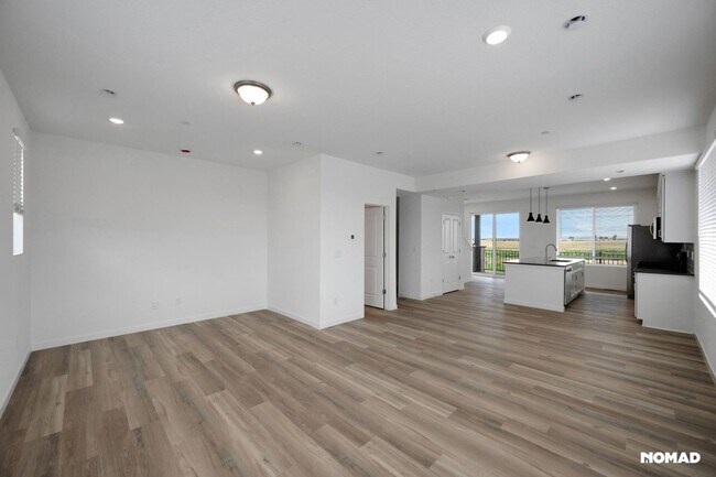 Building Photo - Spacious 3BR Townhome in Broomfield