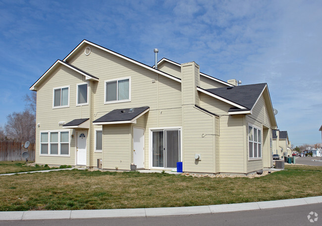 Building Photo - 1385 N Stephanie Ln