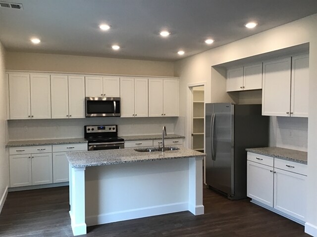 Building Photo - 2409 E Wild Horse Way