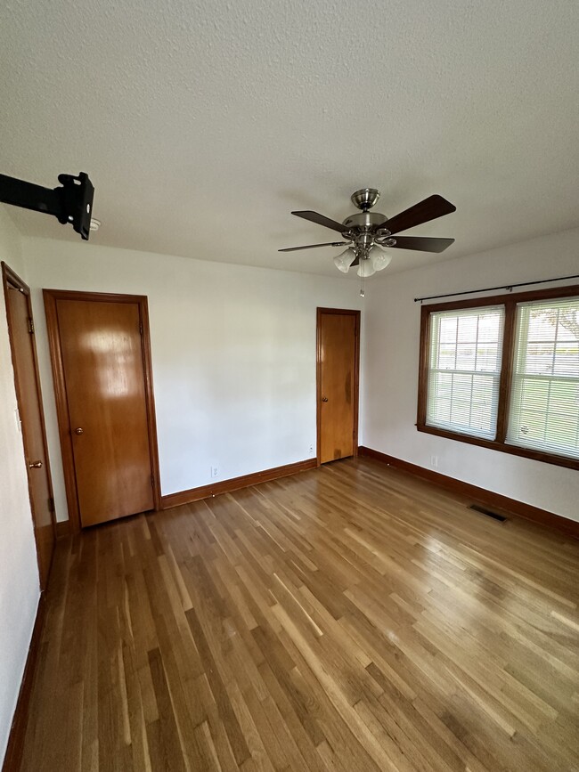 Building Photo - 1102 Hermitage Dr