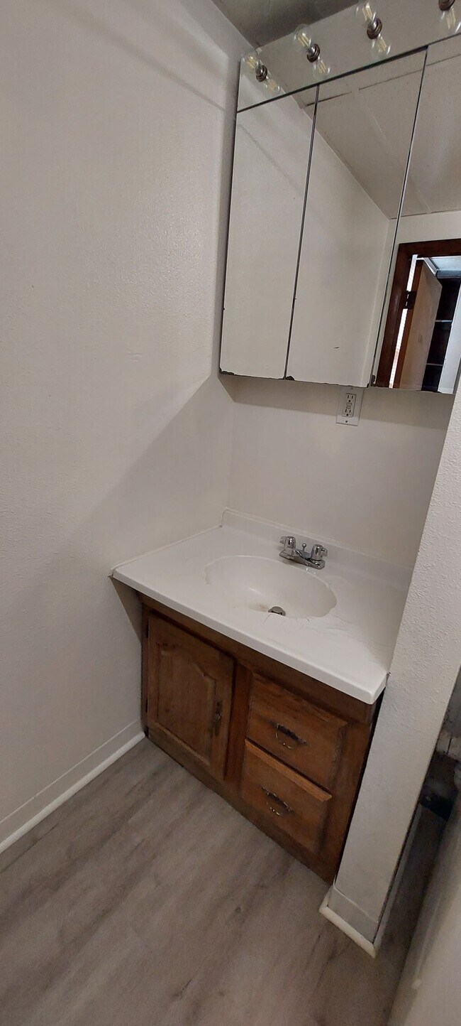 Building Photo - (1614 8th Ave)