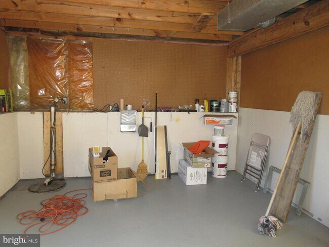 Building Photo - 9813 Fairmont Ave