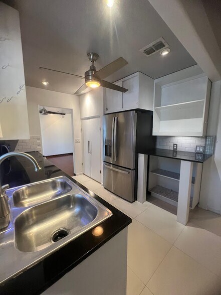 Building Photo - 1808 N Broadway St