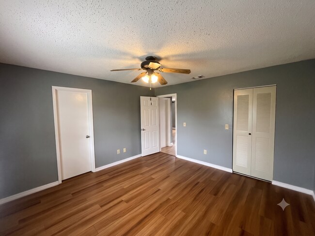 Building Photo - 72 Las Brisas Way