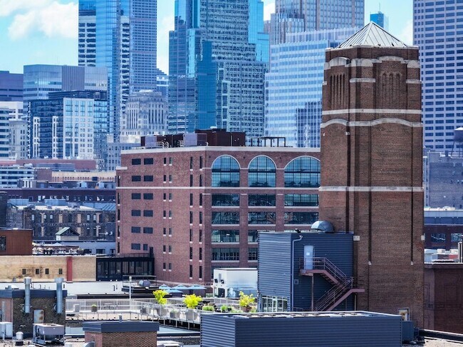 Building Photo - 700 N Washington Ave