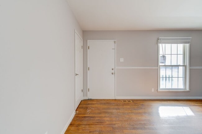 Building Photo - 3 bedroom 2 bath house with attached garage.