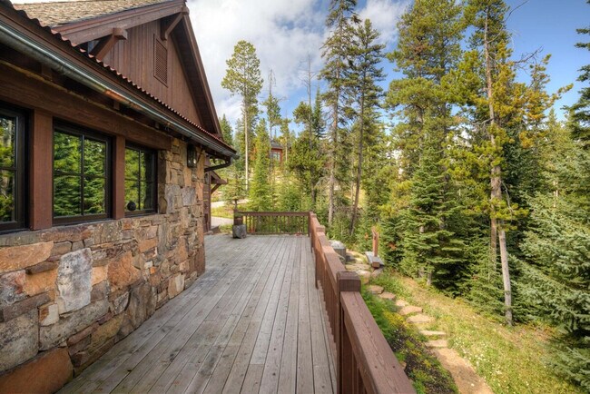 Building Photo - 14 Peaks View Dr