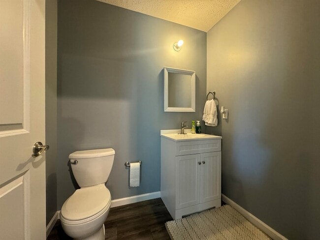 Building Photo - 2109 Oriole Dr
