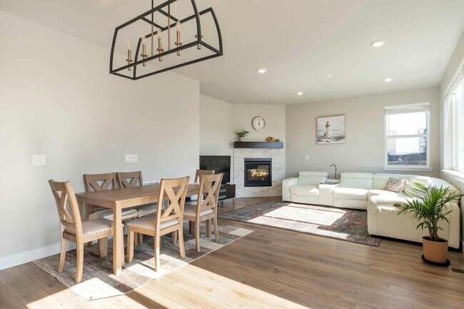 Building Photo - Spacious 3 bed 3 bath 2-story comfortable and stylish home in desirable location in Parker
