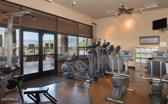 Building Photo - 890 S Golf View Dr