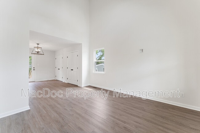 Building Photo - 105 Hillcrest Dr