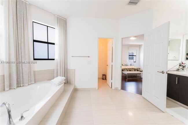 Building Photo - 10560 NW 69th Terrace