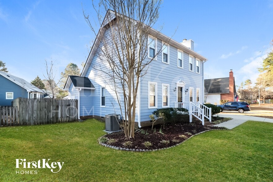 Building Photo - 104 Longneedle Ct