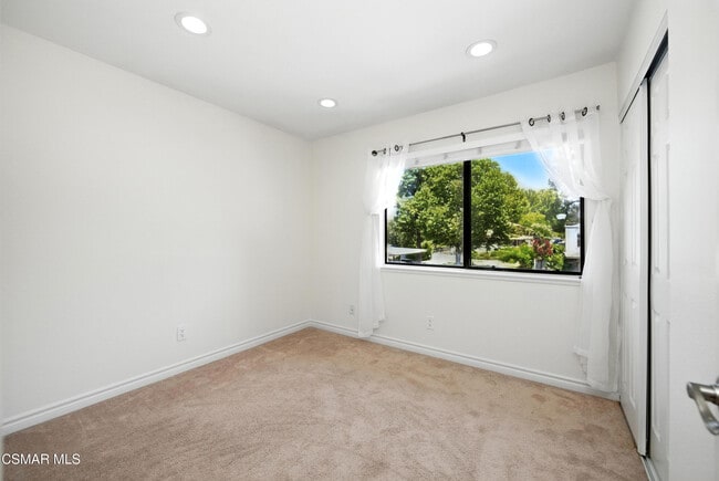 Building Photo - 28763 Conejo View Dr