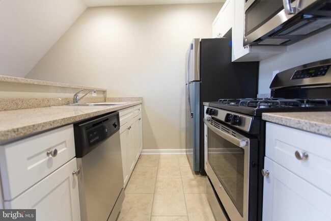 Building Photo - 723 Spruce St