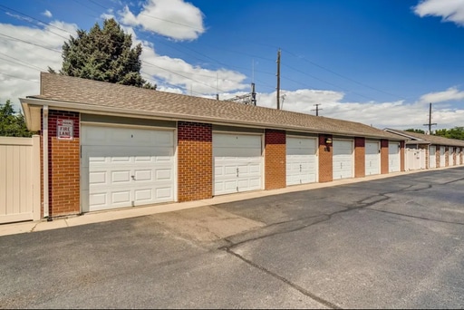 Building Photo - Welcome to this beautiful apartment/condo ...