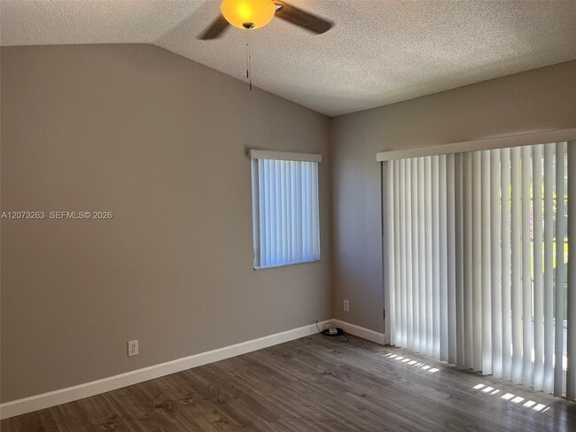 Building Photo - 1542 Presidio Dr