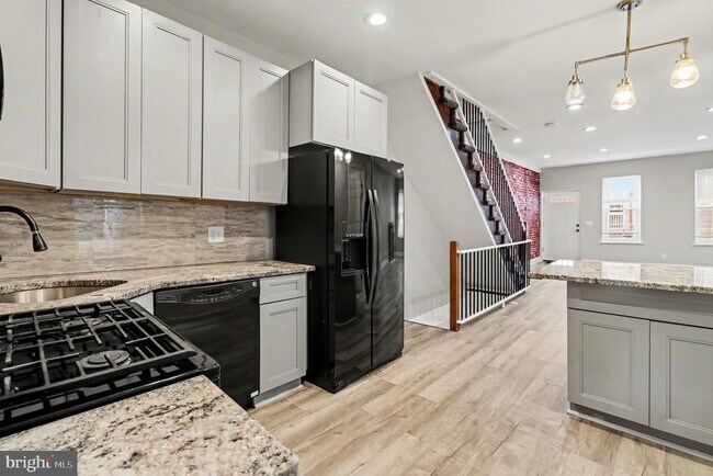 Building Photo - 2238 Oakford St