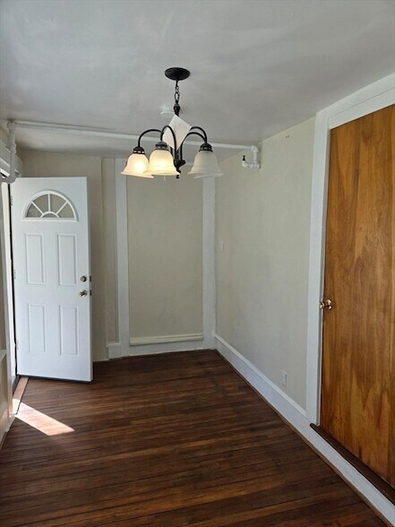 Building Photo - 239 Pleasant St