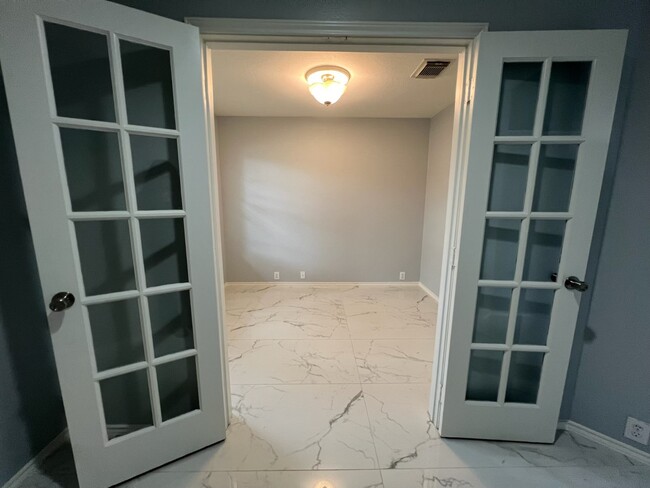 Building Photo - 5702 La Crema